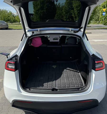 Белый Тесла Model Y, объемом двигателя 0 л и пробегом 44 тыс. км за 28500 $, фото 4 на Automoto.ua
