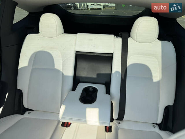 Белый Тесла Model Y, объемом двигателя 0 л и пробегом 155 тыс. км за 20777 $, фото 15 на Automoto.ua