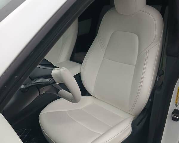 Белый Тесла Model Y, объемом двигателя 0 л и пробегом 195 тыс. км за 26000 $, фото 16 на Automoto.ua