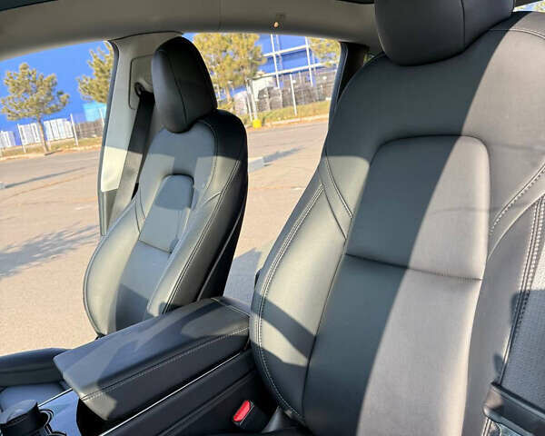 Белый Тесла Model Y, объемом двигателя 0 л и пробегом 65 тыс. км за 27500 $, фото 22 на Automoto.ua