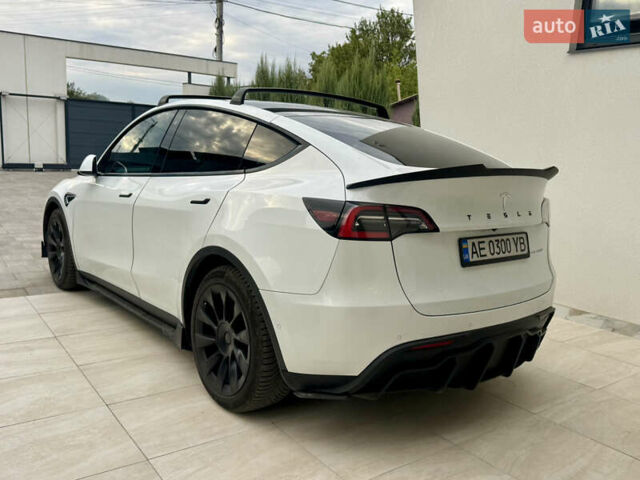 Белый Тесла Model Y, объемом двигателя 0 л и пробегом 180 тыс. км за 23000 $, фото 3 на Automoto.ua