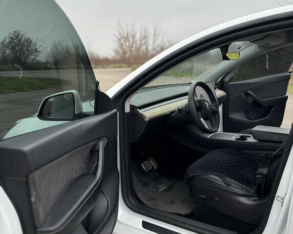 Білий Тесла Model Y, об'ємом двигуна 0 л та пробігом 83 тис. км за 22200 $, фото 8 на Automoto.ua