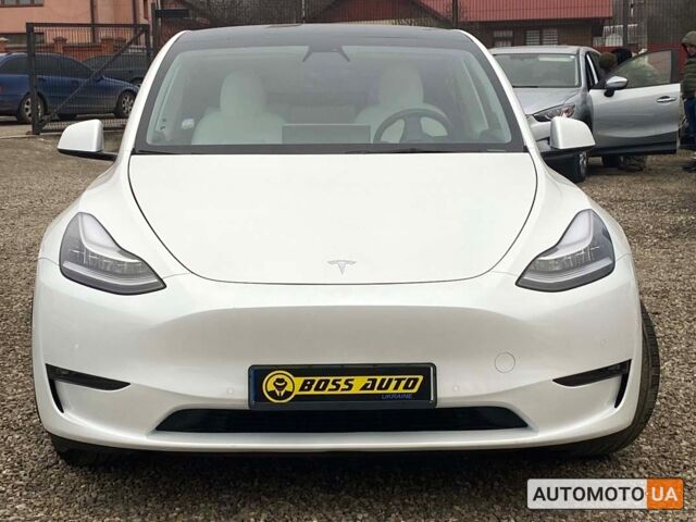 Белый Тесла Model Y, объемом двигателя 75 л и пробегом 45 тыс. км за 35999 $, фото 1 на Automoto.ua