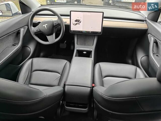 Белый Тесла Model Y, объемом двигателя 0 л и пробегом 51 тыс. км за 29780 $, фото 19 на Automoto.ua