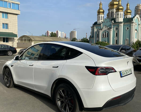 Белый Тесла Model Y, объемом двигателя 0 л и пробегом 53 тыс. км за 23750 $, фото 5 на Automoto.ua