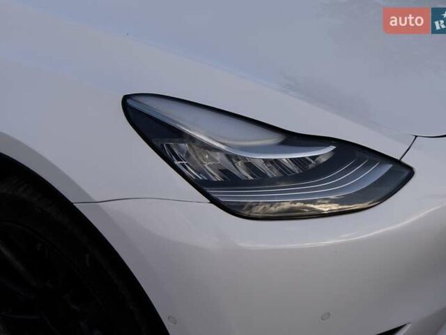 Белый Тесла Model Y, объемом двигателя 0 л и пробегом 103 тыс. км за 28400 $, фото 6 на Automoto.ua