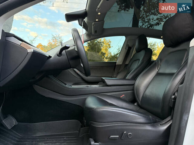 Тесла Model Y 2021 в Николаеве на Automoto.ua Белый Тесла Model Y, объемом двигателя 0 л и пробегом 80 тыс. км за 24999 $, фото 20 на Automoto.ua