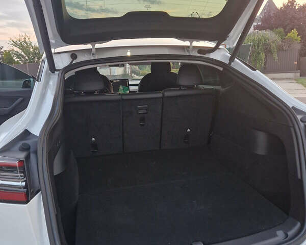 Белый Тесла Model Y, объемом двигателя 0 л и пробегом 105 тыс. км за 19700 $, фото 5 на Automoto.ua