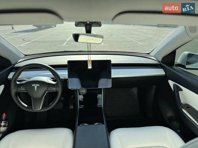 Белый Тесла Model Y, объемом двигателя 0 л и пробегом 155 тыс. км за 20777 $, фото 33 на Automoto.ua
