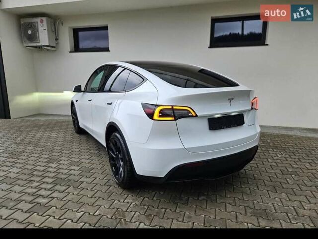Белый Тесла Model Y, объемом двигателя 0 л и пробегом 212 тыс. км за 17100 $, фото 2 на Automoto.ua