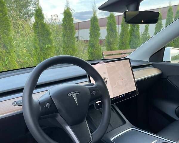 Белый Тесла Model Y, объемом двигателя 0 л и пробегом 16 тыс. км за 29900 $, фото 18 на Automoto.ua