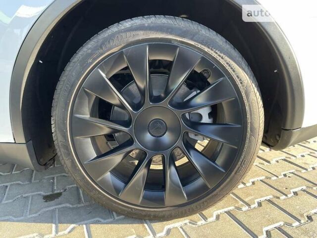 Белый Тесла Model Y, объемом двигателя 0 л и пробегом 25 тыс. км за 31500 $, фото 52 на Automoto.ua