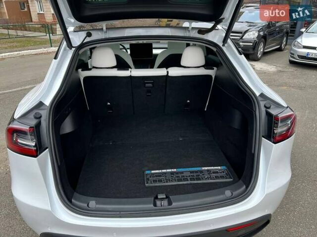 Білий Тесла Model Y, об'ємом двигуна 0 л та пробігом 47 тис. км за 23499 $, фото 44 на Automoto.ua