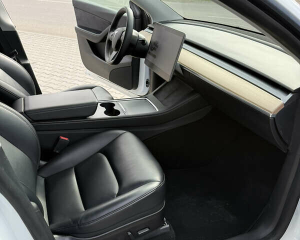 Білий Тесла Model Y, об'ємом двигуна 0 л та пробігом 69 тис. км за 21500 $, фото 7 на Automoto.ua