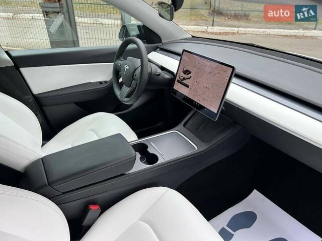 Білий Тесла Model Y, об'ємом двигуна 0 л та пробігом 47 тис. км за 23499 $, фото 9 на Automoto.ua