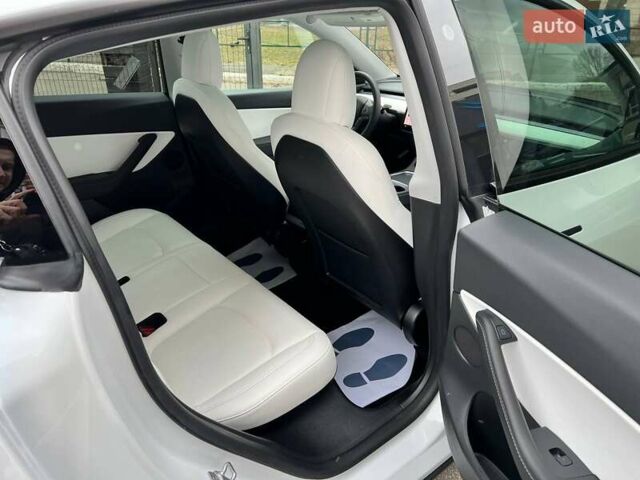 Білий Тесла Model Y, об'ємом двигуна 0 л та пробігом 47 тис. км за 23499 $, фото 31 на Automoto.ua