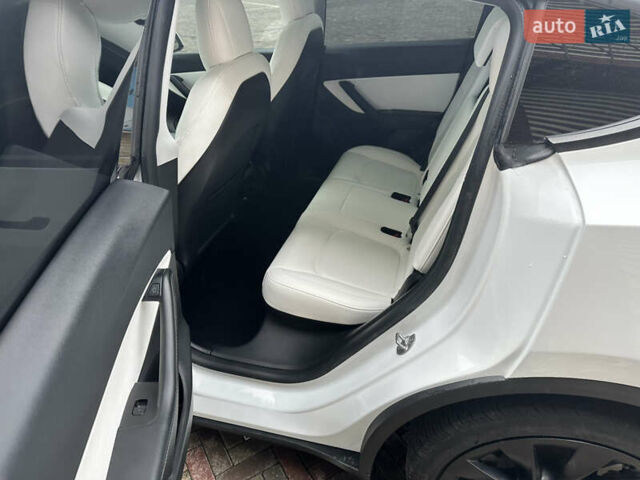 Білий Тесла Model Y, об'ємом двигуна 0 л та пробігом 85 тис. км за 26700 $, фото 9 на Automoto.ua