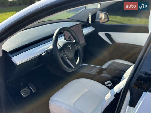 Белый Тесла Model Y, объемом двигателя 0 л и пробегом 97 тыс. км за 23000 $, фото 10 на Automoto.ua