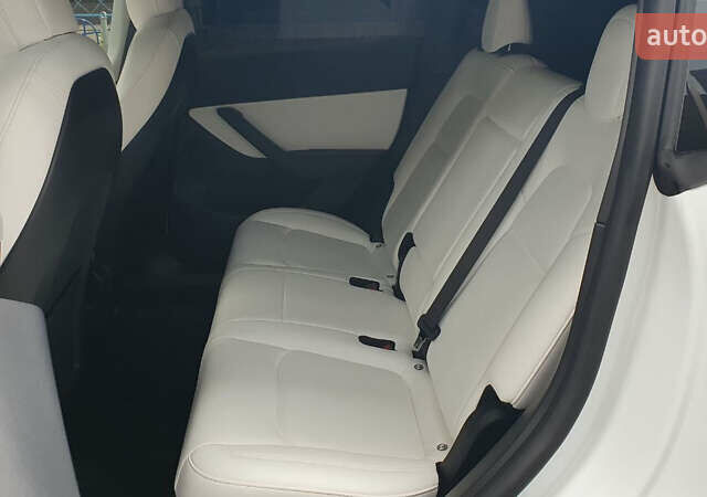 Білий Тесла Model Y, об'ємом двигуна 0 л та пробігом 74 тис. км за 25900 $, фото 13 на Automoto.ua