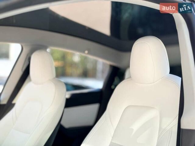 Білий Тесла Model Y, об'ємом двигуна 0 л та пробігом 115 тис. км за 25000 $, фото 13 на Automoto.ua