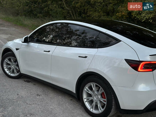 Белый Тесла Model Y, объемом двигателя 0 л и пробегом 57 тыс. км за 30000 $, фото 6 на Automoto.ua