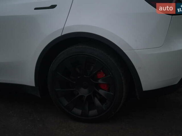 Білий Тесла Model Y, об'ємом двигуна 0 л та пробігом 66 тис. км за 23500 $, фото 65 на Automoto.ua