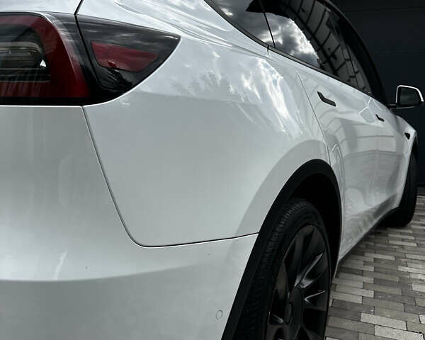 Белый Тесла Model Y, объемом двигателя 0 л и пробегом 65 тыс. км за 27500 $, фото 12 на Automoto.ua