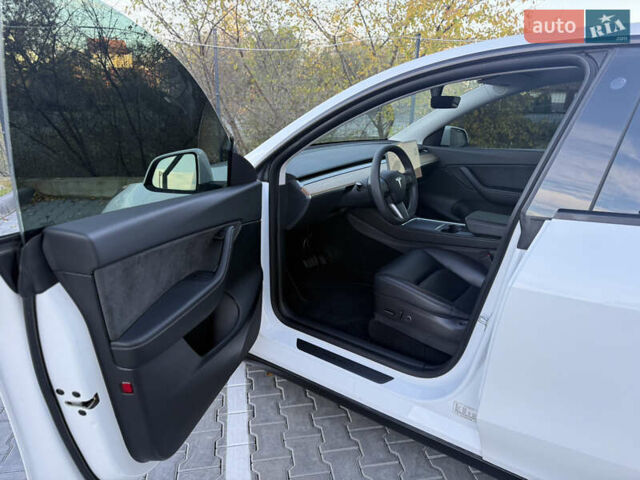 Тесла Model Y 2021 в Хмельницком на Automoto.ua Белый Тесла Model Y, объемом двигателя 0 л и пробегом 83 тыс. км за 25499 $, фото 47 на Automoto.ua