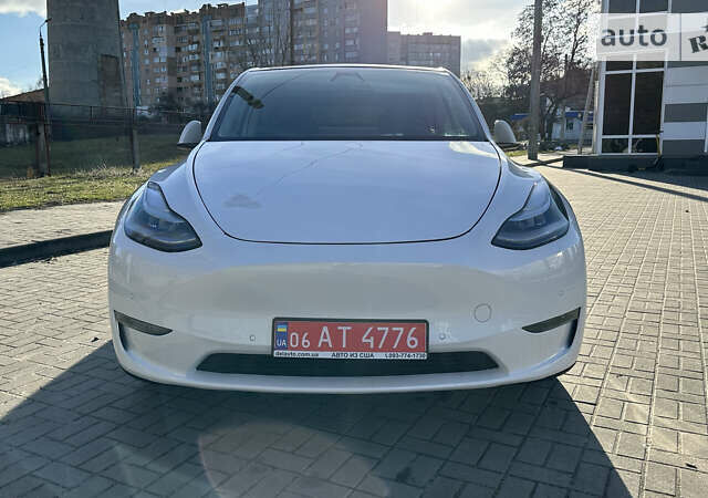 Білий Тесла Model Y, об'ємом двигуна 0 л та пробігом 61 тис. км за 33500 $, фото 1 на Automoto.ua