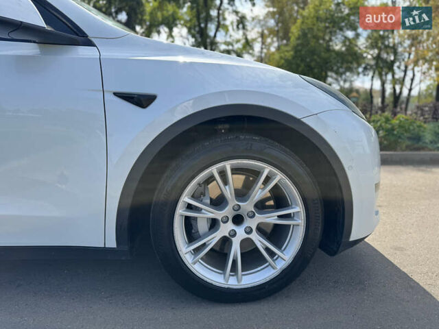 Білий Тесла Model Y, об'ємом двигуна 0 л та пробігом 119 тис. км за 19499 $, фото 21 на Automoto.ua