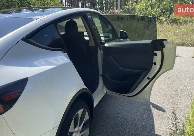 Белый Тесла Model Y, объемом двигателя 0 л и пробегом 65 тыс. км за 29999 $, фото 13 на Automoto.ua