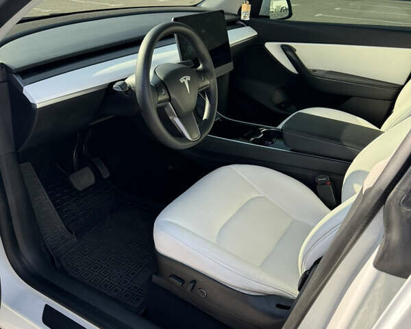 Белый Тесла Model Y, объемом двигателя 0 л и пробегом 155 тыс. км за 20777 $, фото 16 на Automoto.ua