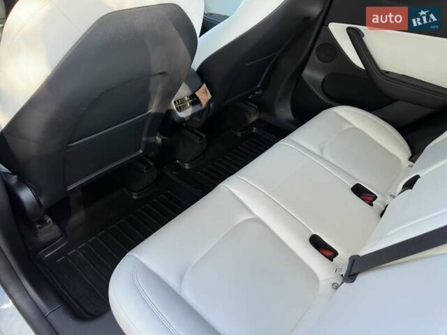 Білий Тесла Model Y, об'ємом двигуна 0 л та пробігом 73 тис. км за 29400 $, фото 20 на Automoto.ua