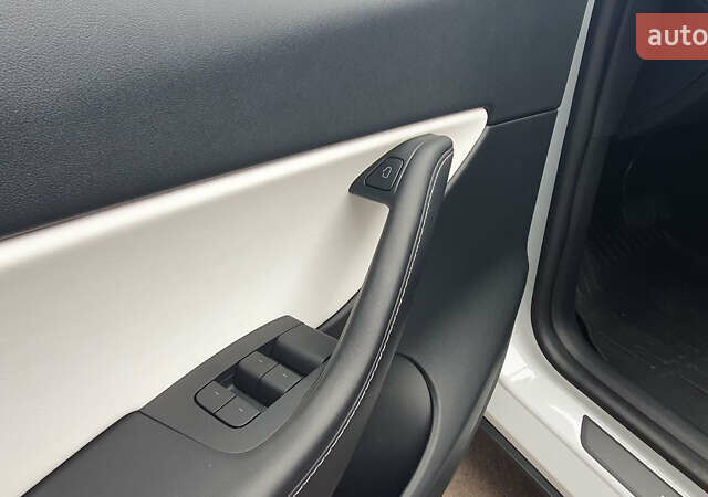 Білий Тесла Model Y, об'ємом двигуна 0 л та пробігом 74 тис. км за 25900 $, фото 19 на Automoto.ua