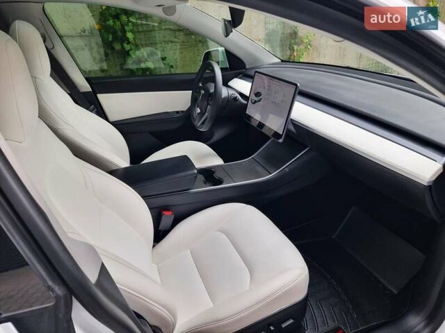 Белый Тесла Model Y, объемом двигателя 0 л и пробегом 98 тыс. км за 26499 $, фото 45 на Automoto.ua