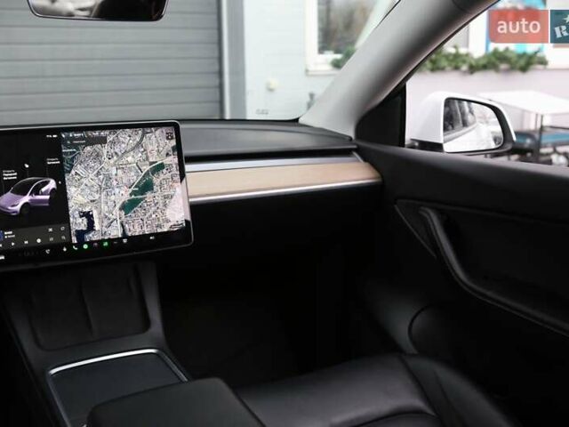 Белый Тесла Model Y, объемом двигателя 0 л и пробегом 121 тыс. км за 21900 $, фото 14 на Automoto.ua