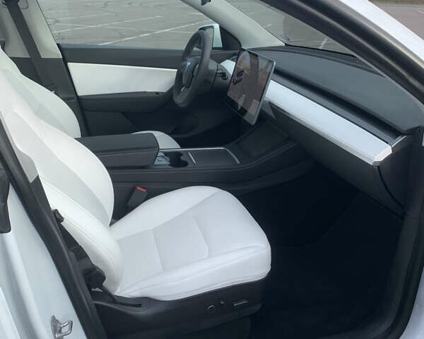 Белый Тесла Model Y, объемом двигателя 0 л и пробегом 83 тыс. км за 19499 $, фото 13 на Automoto.ua