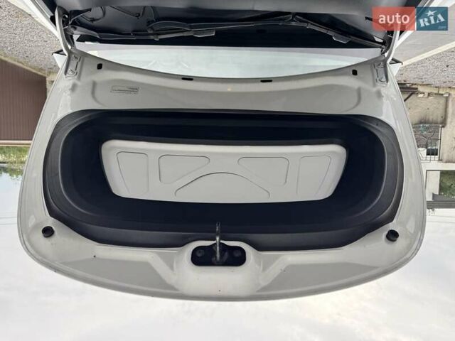 Тесла Model Y 2021 в Львове на Automoto.ua Белый Тесла Model Y, объемом двигателя 0 л и пробегом 102 тыс. км за 24500 $, фото 21 на Automoto.ua