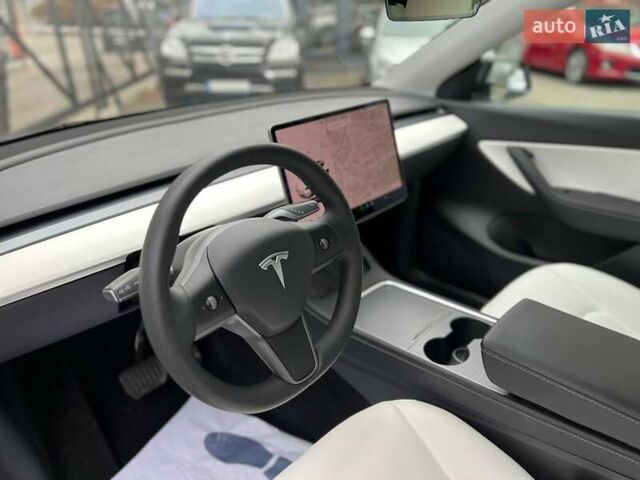Білий Тесла Model Y, об'ємом двигуна 0 л та пробігом 47 тис. км за 23499 $, фото 59 на Automoto.ua