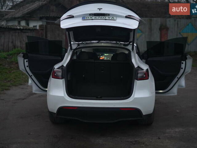 Білий Тесла Model Y, об'ємом двигуна 0 л та пробігом 66 тис. км за 23500 $, фото 54 на Automoto.ua