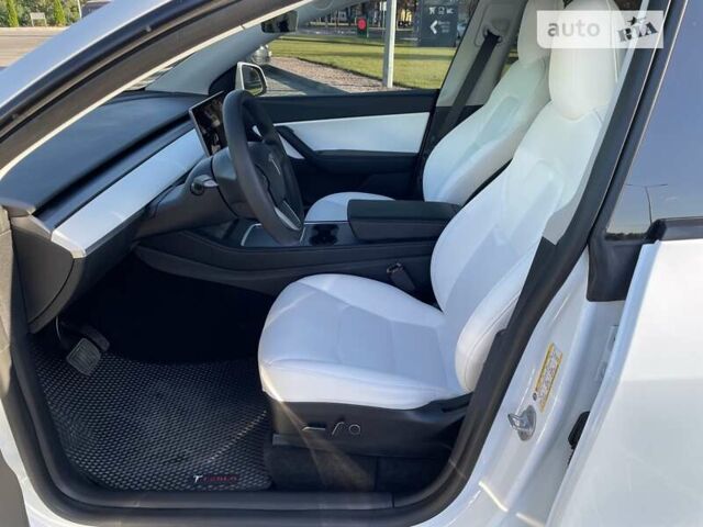 Белый Тесла Model Y, объемом двигателя 0 л и пробегом 25 тыс. км за 31500 $, фото 11 на Automoto.ua