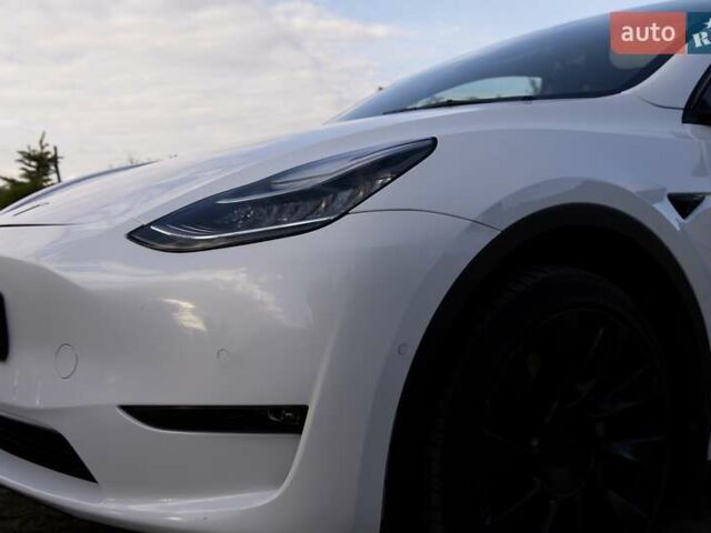 Белый Тесла Model Y, объемом двигателя 0 л и пробегом 103 тыс. км за 28400 $, фото 7 на Automoto.ua