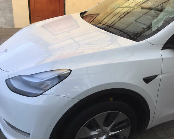 Белый Тесла Model Y, объемом двигателя 0 л и пробегом 31 тыс. км за 30000 $, фото 1 на Automoto.ua