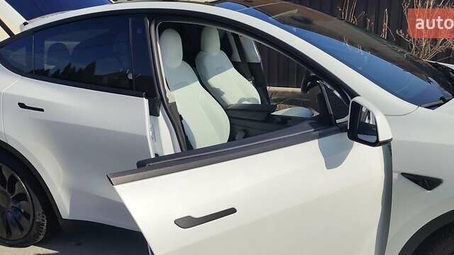 Белый Тесла Model Y, объемом двигателя 0 л и пробегом 38 тыс. км за 34200 $, фото 14 на Automoto.ua