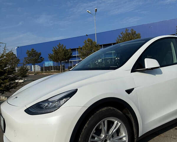 Белый Тесла Model Y, объемом двигателя 0 л и пробегом 65 тыс. км за 27500 $, фото 7 на Automoto.ua