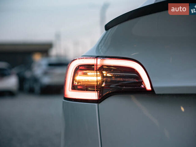 Белый Тесла Model Y, объемом двигателя 0 л и пробегом 69 тыс. км за 27500 $, фото 6 на Automoto.ua