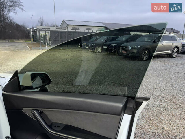 Белый Тесла Model Y, объемом двигателя 0 л и пробегом 128 тыс. км за 22600 $, фото 65 на Automoto.ua