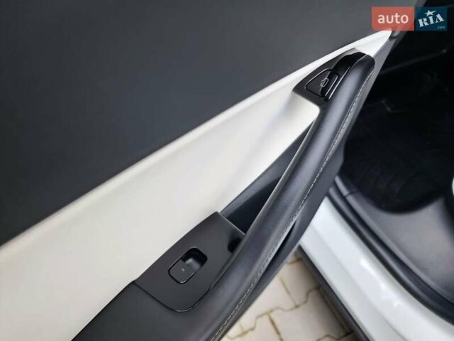Белый Тесла Model Y, объемом двигателя 0 л и пробегом 98 тыс. км за 26499 $, фото 37 на Automoto.ua