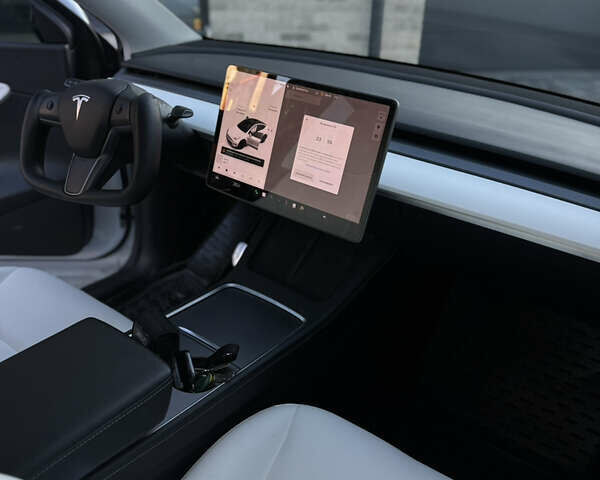 Белый Тесла Model Y, объемом двигателя 0 л и пробегом 74 тыс. км за 23500 $, фото 10 на Automoto.ua