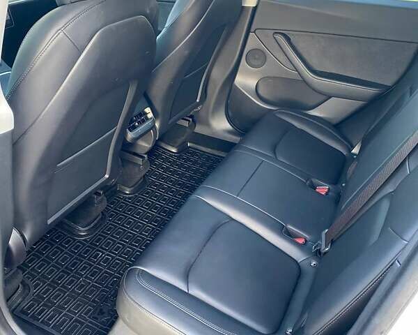 Белый Тесла Model Y, объемом двигателя 0 л и пробегом 70 тыс. км за 26750 $, фото 15 на Automoto.ua